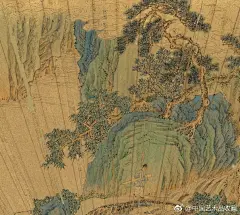                                                                                                                         #吴门四家#【 明 仇英 《画抱琴图》 】册页，金笺设色，16.2×52cm，台北故宫博物院藏。 图中树木蓊郁，溪口流水潺潺，一高士临流独坐，一童正抱琴踏桥而来，山中古松倚斜虬曲，瀑泉溅落，烟云浮动，若仙若幻。仇英的青绿山水发展了宋“院体画”的“青绿巧整”画法，常见的是