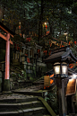 Mitsurugi-sha in Fushimi Inari Shrine : Photographed at Fushimi Inari Shrine, Kyoto.  伏見稲荷にて。  [ Nikon D5200, Sigma 18-35mm f/1.8 DC HSM, 26mm, f/1.8, 1/25sec, ISO800 ]