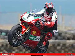 意大利赛车杜卡迪(Ducati)壁纸桌面壁纸4