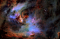 IC2944，这些位于画面中心的小而黝黑分子云，含有大量的尘埃，它们因发现者而被命名为谢克瑞云球。这些“蛋”未来可能会经历重力塌缩行成新恒星。不过他们的命运难卜，因为邻近年轻恒星的强烈辐射也正在侵蚀它们。By:Fred Vanderhaven