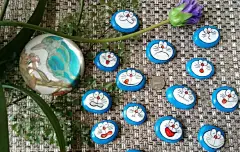 叮当猫 表情包石头画 #DIY# #手绘# #手工# #石头# #鹅卵石# #装饰品# #艺术品# #自然#