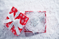 礼物,盒子,传统文化,包装纸,圣诞礼物_gic7341321_Frosted And Decorated Snowflake-shaped Cookies In Box_创意图片_Getty Images China