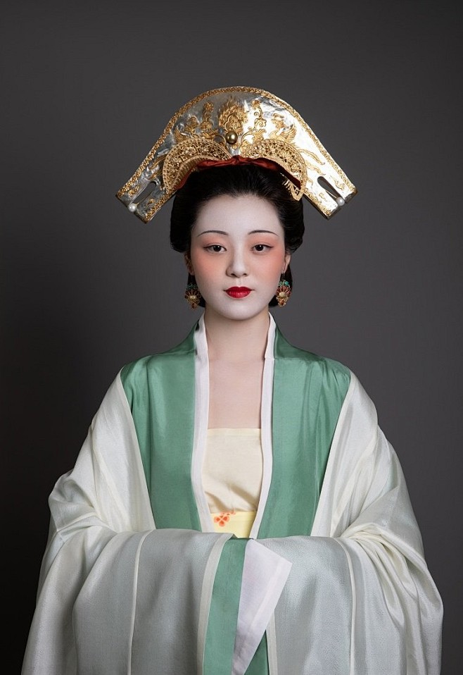 北宋中后期仕女盛装1
