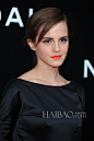 【图】艾玛·沃特森(Emma Watson)穿黑色奥斯卡·德拉伦塔(Oscar de la Renta)礼服亮相电影《Noah》纽约首映式！_第2页_艾玛·沃特森_海报时尚网