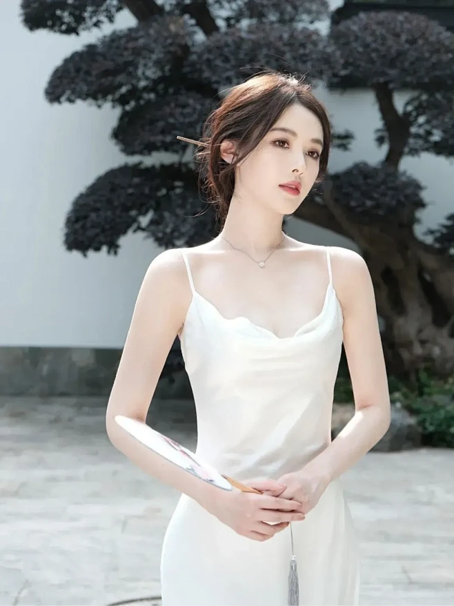 美的放光 白的发亮 真是人间尤物_温柔三三两两_2022年06月13日_微头条-今日头条-花瓣网