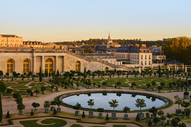 坐拥凡尔赛宫花园景致的 Le Grand...