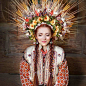乌克兰美女复古装扮 致敬传统文化