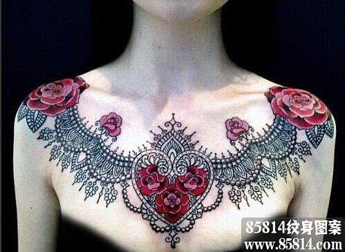 美女胸部潮流时尚的蕾丝花朵纹身图图案