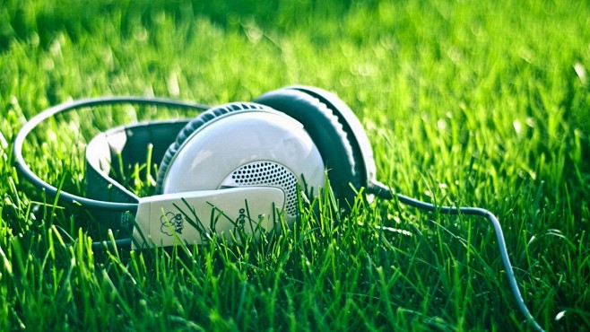 headphones wallpaper...