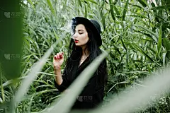 全黑的性感女孩