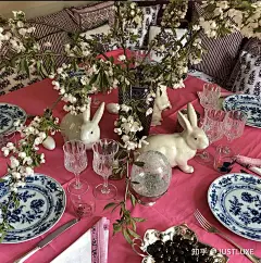 走进Dior Maison创意总监的巴黎度假屋，领悟室内装饰的8大“箴言” : 迪奥儿童线“Baby Dior”与家具线“Dior Maison”创意总监—— Cordelia de Castellane，一直以她独到的审美，让一切看起来平淡无奇的事物，都添了一抹梦幻。她为“Dior Maison”餐瓷的亲自手绘插图更是让人记忆犹…