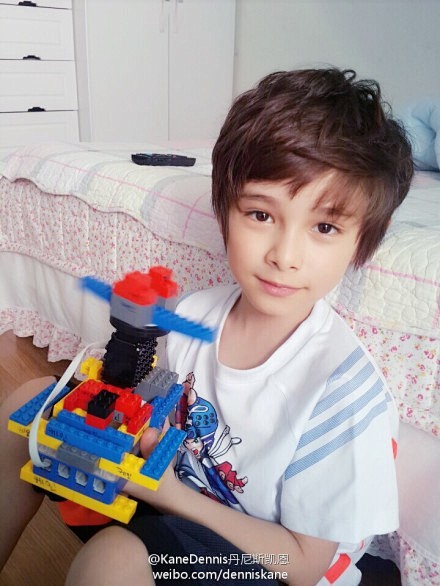Lego忠实粉丝凯恩也是玩乐高的小高手完...