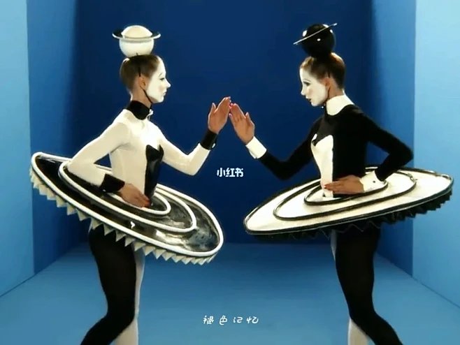 审美积累 包豪斯风格下的舞动