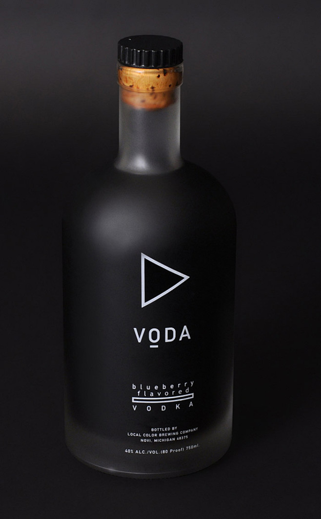 20款很有创意的伏特加酒瓶设计