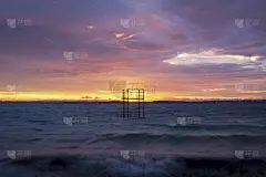 跳水板和大海