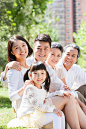 家庭,女儿,大家庭,坐,快乐_8fd7a8ba8_一家人合影_创意图片_Getty Images China