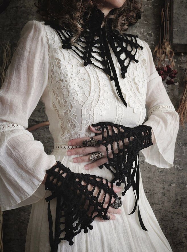 Requiem Cuffs Croche...