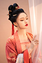 组图：林允晒《梦华录》宋引章造型温婉可人 低头抚琴娴静柔美 : 林允在微博晒出出演的电视剧造型美照。