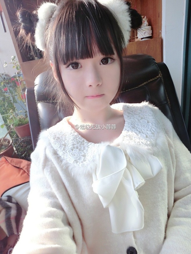 组图：18岁高中校花晒写真 大眼迷人身材...