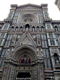 哥特式的乔托钟楼，和美丽的花之圣母教堂融为一体  哥特式建筑在意大利并不很多，这...