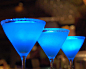 [] 深夜了，来一杯蓝色鸡尾酒吧~~~