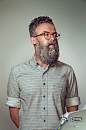 鬍子上的野生動物？ : （Brain.com 2014-06-11）【動腦嚴選】鬍子長短、濃密，對男性來說，可能只是喜好問題，但紐西蘭Y&R最近為舒適牌刮鬍刀做的平面廣告，可能讓大家有一種，有點可愛又有點奇特的感覺。

Y&R覺得過於濃密的男性鬍鬚，就像野生動物爬上臉般，在衛生及外觀上都讓人思考，這是件好事嗎？希望男性朋友多多注意。所以這「Free Your Skin」系列廣告，透過可愛野生動物的動作，吸引更多人注意刮鬍子的必要性。

最近有研究指出，其實不少女性偏愛鬍子濃密的男人，這系列