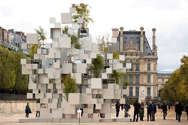 漂浮层叠立方体装置，藤本壮介巴黎首个作品
