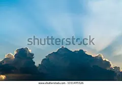 Sun Rays Through Clouds Like Dramatic库存照片1011495526 | Shutterstock : 在 Shutterstock 收藏中查找 Sun Rays Through Clouds Like Dramatic HD 库存图片以及数百万张免版税库存照片、3D 物体、插图和矢量图。 每天添加成千上万张全新的高品质图片。
