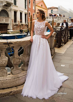 婚纱设计采集到Russia Noivas2018俄罗斯新娘礼服设计目录