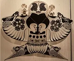 插画家园：风筝，做得精细了，就是艺术品。看到这个风筝的时候。我似乎觉得回到了很久很久以前，北京四合院里的情形。http://t.cn/zOYPEFI@北坤人素材