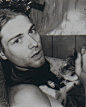 老照片 Kurt Cobain与猫 ​​​​