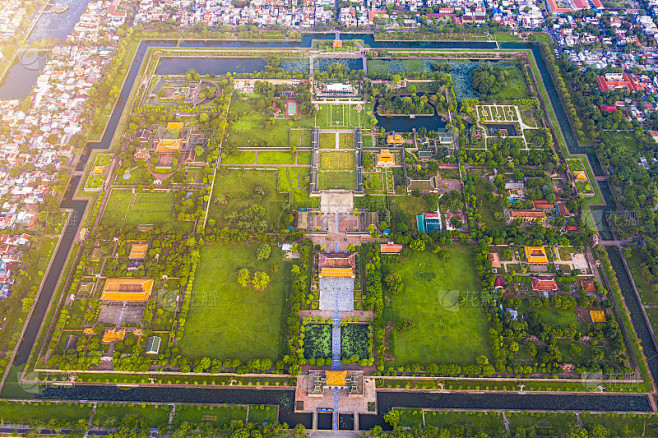 鸟瞰图的顺化城堡在越南。皇宫护城河，皇宫建筑群，顺化市，越南。