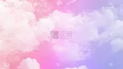 美丽抽象甜美粉彩柔和的黄色天空上蓬松的云。多色彩虹图像。幻想越来越轻