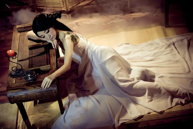 人今千里，梦沉书远。