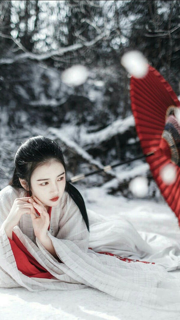 任春风十里轻飏，奏一曲波澜眷恋。
