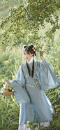 年事梦中休，花空烟水流