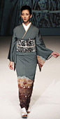 服装｜Yukiko Hanai 2012。