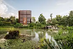泰国农业花园 Ming Mongkol Green Park by Lanscape architects 49 :   Lanscape architects 49 ：该公园位于Saraburi省Thap Kwang地区Mittraphap公路附近，这里以前是一片果树林，但是由于人类的破坏，这里的土地条件变得很差。在该项目中，设计师们希望能够创造一个教育性的公园环境，提高人们保护自然环境的意识，...