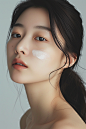 xinmeitisheji_a_young_asian_woman_wearing_an_asian_complexion_c_dd977e88-e5f9-4cfe-b399-9829c049847c