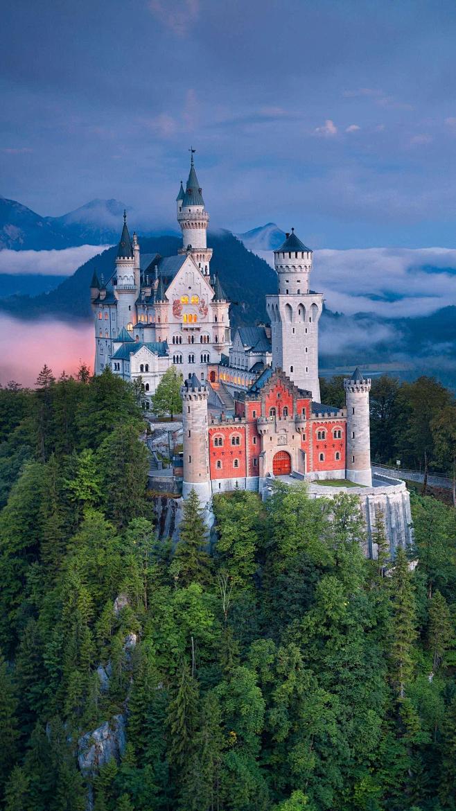 德国新天鹅堡，新天鹅城堡是德国的象征， ...