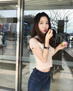 浪费着我寒冷的年华采集到美女 色子当空
