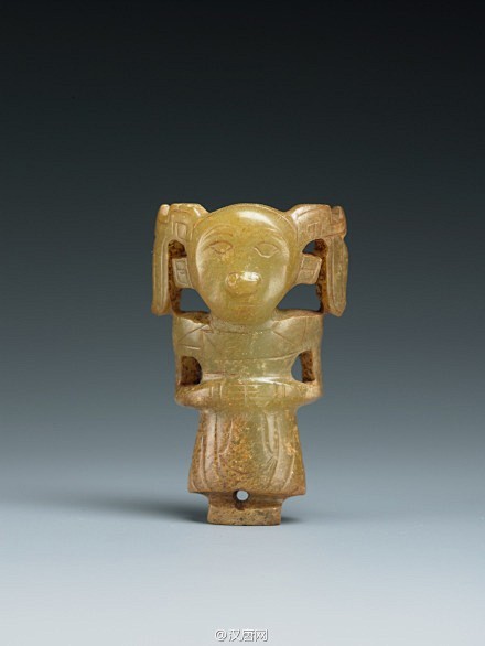 玉立人西周出土于韩城墓主腰腹右侧青白玉受沁略泛黄圆雕呈站立状面部