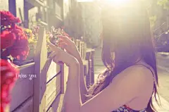 一直想做一个温暖的人，让善良在心中开成柔媚的花朵。在似水的流年中，以岁月作纸笺，用时光作笔，在平淡的生活中描绘出五彩斑斓。学会驻足欣赏人生的每一处风景，在平凡的日子里找寻美丽，在时光的剪影中盈盈浅笑。守着一路花开花落的美丽，走过红尘喧嚣，笑看明媚成歌。