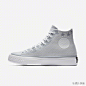 #虎扑装备资讯# 【Converse Chuck Taylor All Star Modern 东西对决系列 白色 正式发布】
Converse为全明星周末特别准备了East vs. West系列Chuck Taylor All Star Modern新款，眼前的白色版本是其中一款。鞋身反光材质内层配以白色覆面，鞋领带有星星图案装饰，再配上白色鞋底。此款货号156640C-113， ​​​​...展开全文c