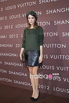 【Alexa Chung】英国It Girl艾里珊·钟(Alexa Chung)过生日啦！翻一翻钟小姐2012年活动照合辑为她庆生！_海报时尚网