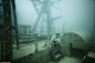 Life below the Surface”（海底人生）




摄影师Andreas Franke雇佣了一支潜水探险队，潜入距离西礁岛4英里处，水下100英尺的“范登堡号” （USNS General Hoyt S. Vandenberg）沉船遗迹处，为其创作数码合成照片布展。
 
该系列作品命名为“Life below the Surface”（海底人生），是为了纪念被销毁的曾在二战争中立下汗马功劳的美军导弹跟踪舰“范登堡号”而创作。照片取景自荒废的沉船，......