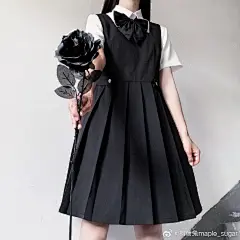砖+关  下图一套【裙+衬衣+羽根】
球球别屏蔽我了
十天左右出，出货开 ​​​​