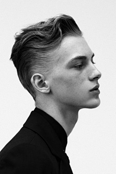 MRYES7采集到Dominik Sadoch