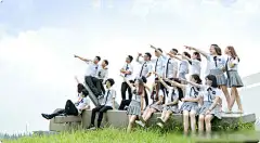 　　有一种朋友不在生活圈，却在生命里；有一种陪伴不在身边，却在心间。

　　有一种情，不必朝暮相见， 只想在灵魂深处相偎，能多久，就多久，相视无言。

　　最好的友情：各自忙乱，互相牵挂

　　友情，能够随时说话

　　找一个能随时随地和你聊天的人真的很难。当你某一刻想倾诉时，翻遍所有通讯录，也没那么简单，就能找到聊得来的那个人。

　　或许你人缘不错，与你认识的人很多，和你关系不错的人也很多，但即使是你朝夕相处的家人，甚或是亲密无间的爱人，你也未必见得想什么时候说就能和他说，想说什么就说什么，什么时候都