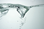 水面 水泡 气泡 水的运动 液体 饮料 补水 透明 清澈 干净 广告 背景 两种介质@北坤人素材